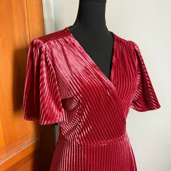 Simplee Raspberry Wrap Dress - Picture 11 of 14